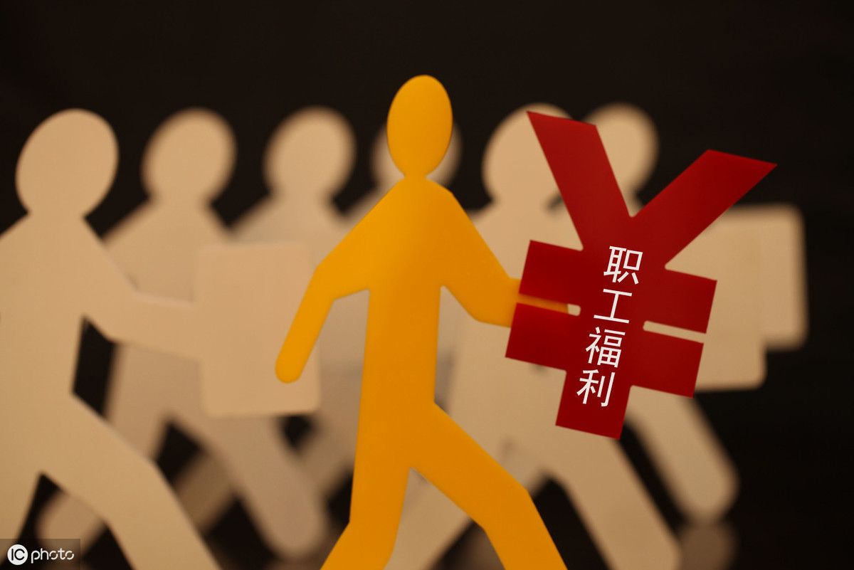 员工宿舍的水电费应计入什么科目？
